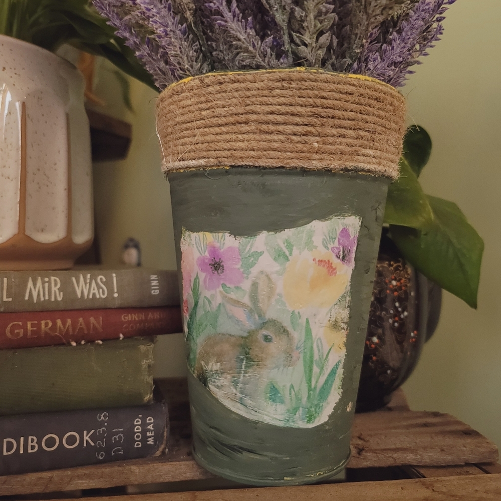 Handpainted Spring Tin - Picture 2 of 4